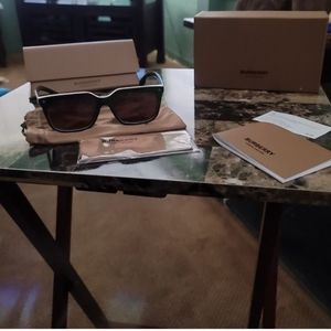 Burberry BE4337 CARNABY Sunglasses